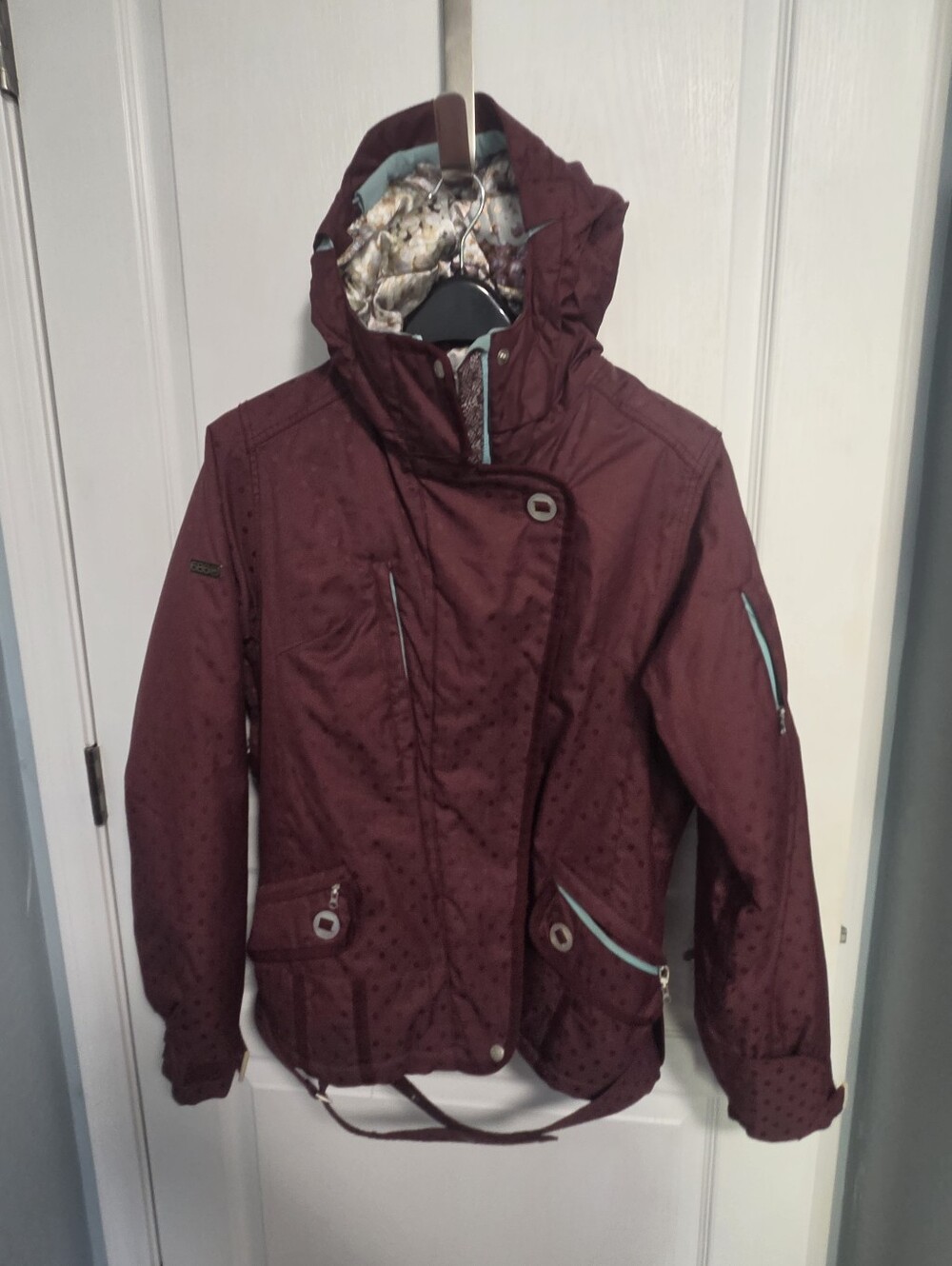 686 Acc Treasure Snowboard Jacket Wine Polka Dot Jacquard Ski Snow Womens Medium